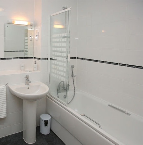 Phòng mẫu chậu rửa Inax treo tường L-282V+L-284VD 